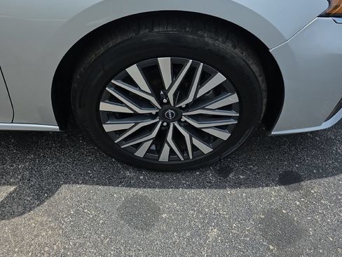 Used 2024 Nissan Altima 2.5 SV FWD image 13