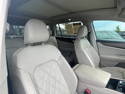 Used 2024 Volkswagen Atlas SEL Premium R-Line AWD/4WD image 29