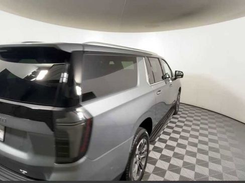 New 2026 Chevrolet Suburban LT w/ Comfort Package image 17