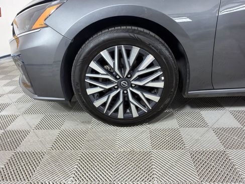 Used 2024 Nissan Altima 2.5 SV FWD image 10