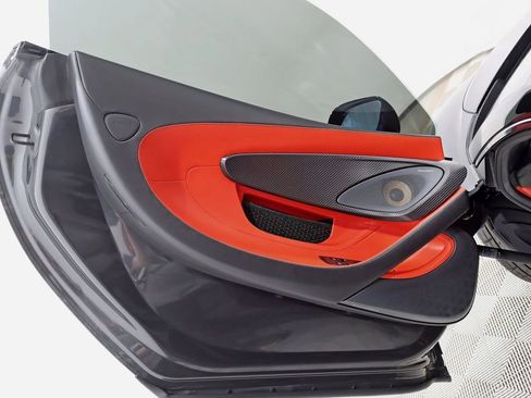 Used 2019 McLaren 600LT RWD image 35