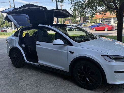 Used 2022 Tesla Model X AWD/4WD image 32