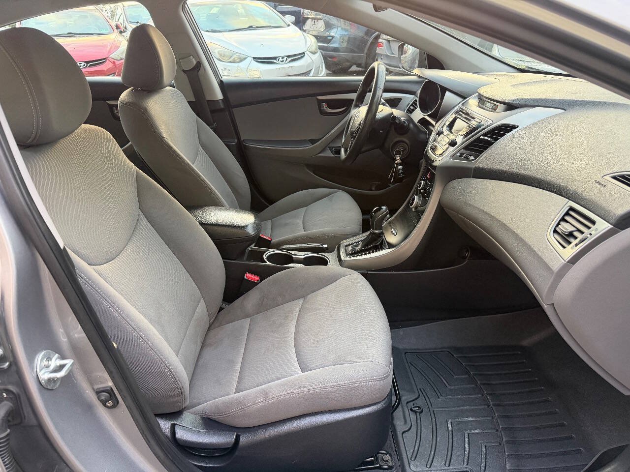 Used 2015 Hyundai Elantra SE FWD image 25