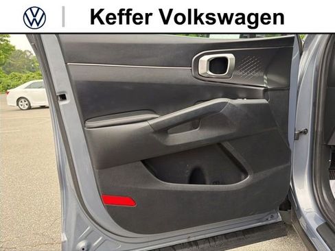 Used 2022 Kia Sorento LX FWD image 14