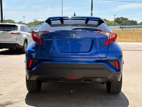 Used 2018 Toyota C-HR XLE FWD image 4