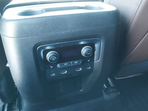 Used 2022 Chevrolet Suburban High Country image 29