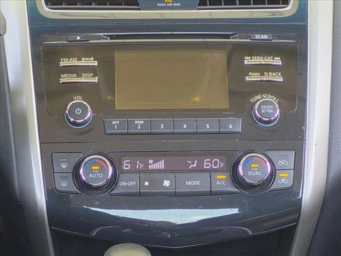 Used 2015 Nissan Altima 2.5 SV FWD image 11