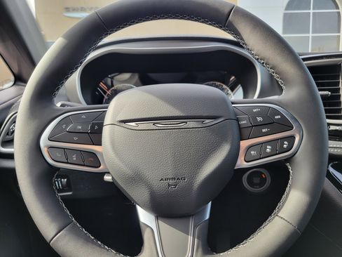 New 2027 Chrysler Pacifica Select AWD/4WD image 9