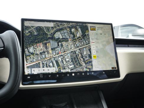 Used 2021 Tesla Model S Plaid image 21