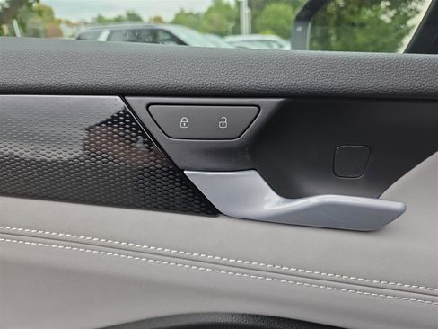 New 2025 Volkswagen Tiguan SE R-Line image 12