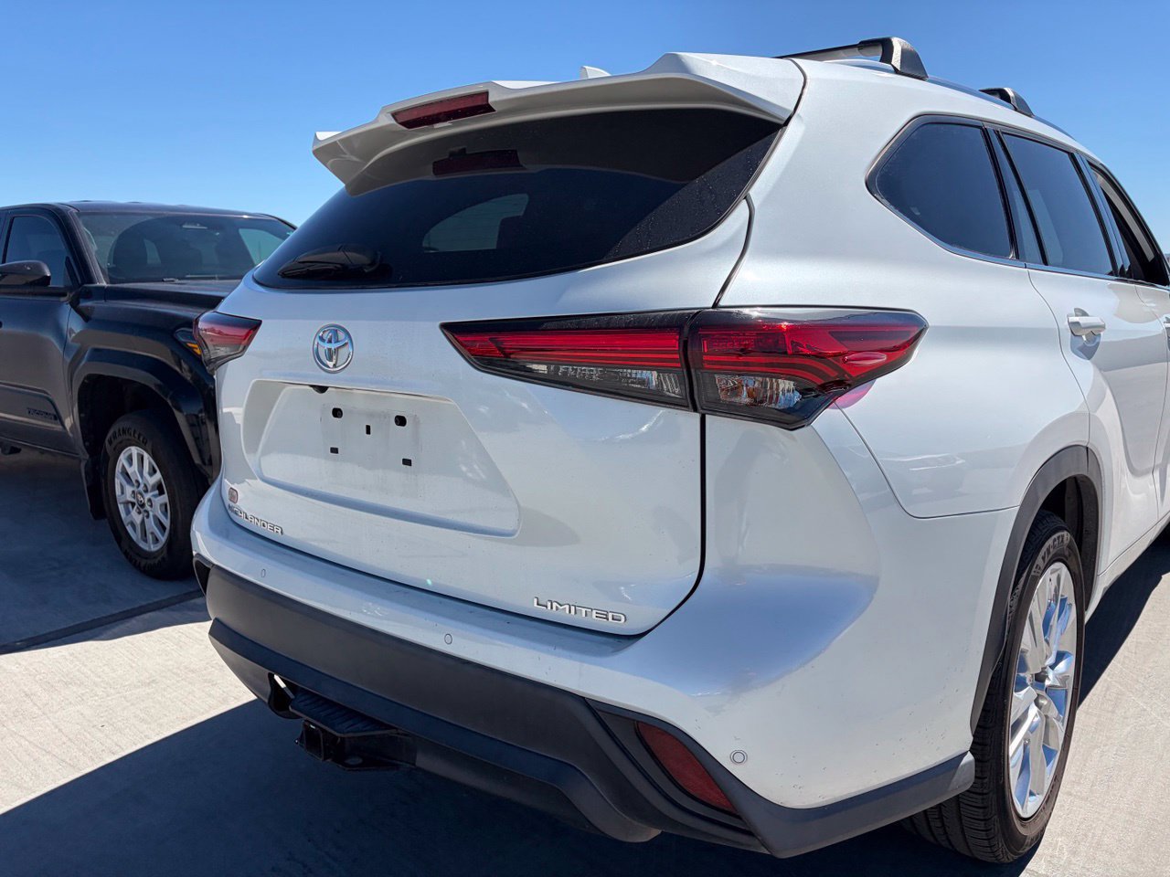 Used 2020 Toyota Highlander Limited FWD image 4