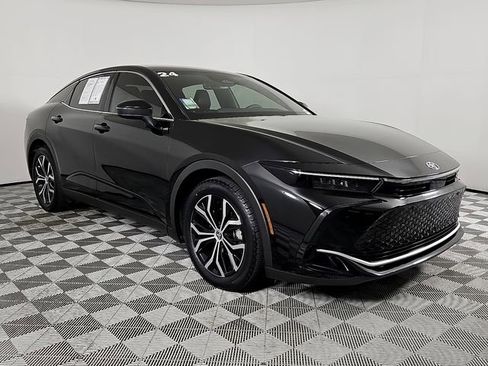 Used 2024 Toyota Crown Limited image 3