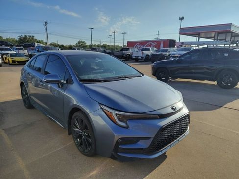 Used 2025 Toyota Corolla SE FWD image 3