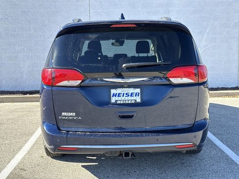 Used 2017 Chrysler Pacifica Touring-L Plus image 12