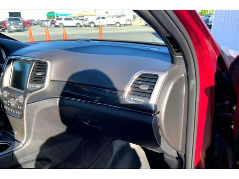 Used 2017 Jeep Grand Cherokee Trailhawk w/ Trailhawk Luxury Group AWD/4WD image 18