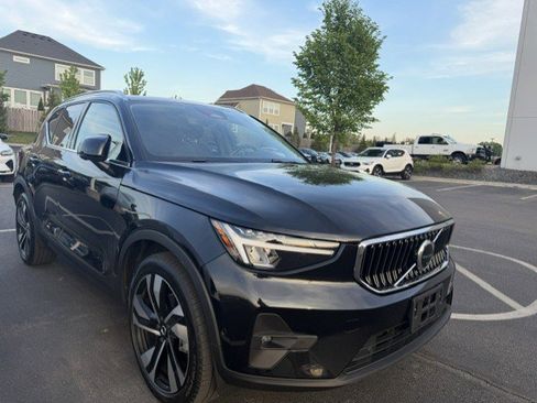 Used 2023 Volvo XC40 B5 Ultimate w/ Protection Package Premier AWD/4WD image 4