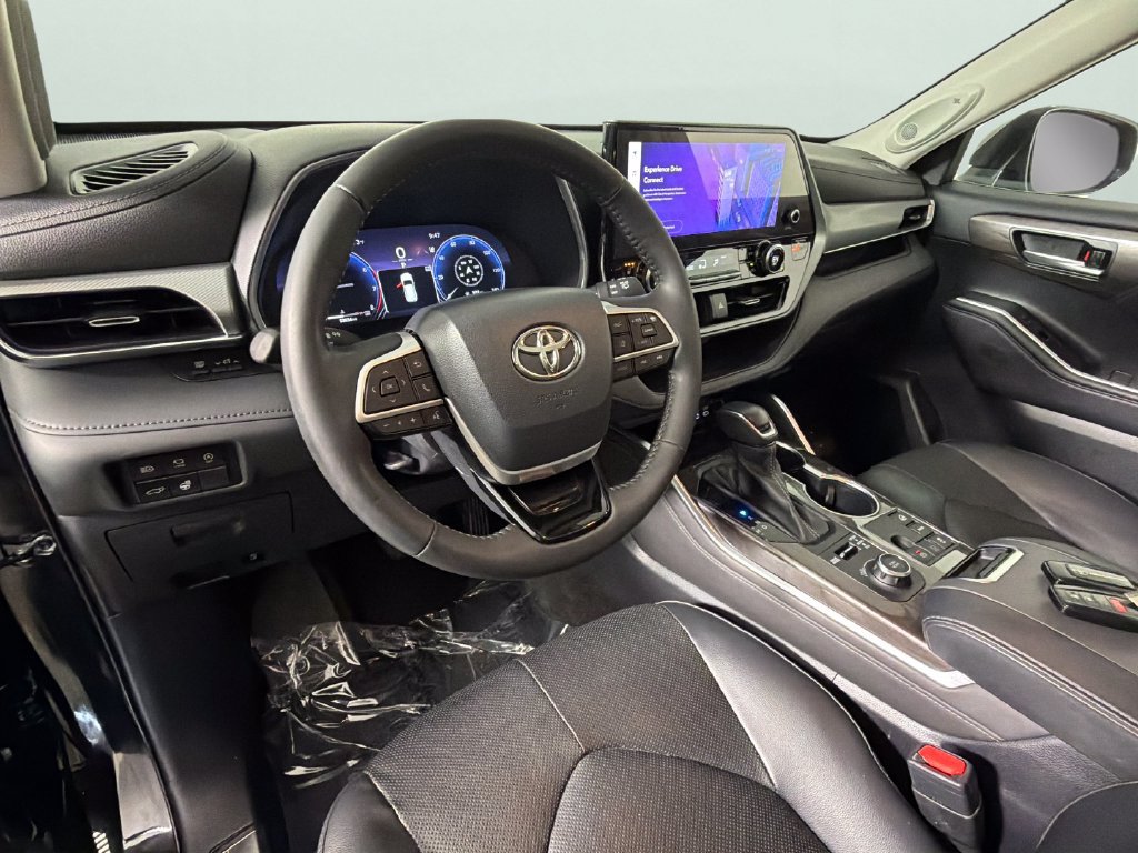 Used 2023 Toyota Highlander Platinum AWD/4WD image 18