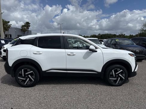 Used 2025 Nissan Kicks SV image 2