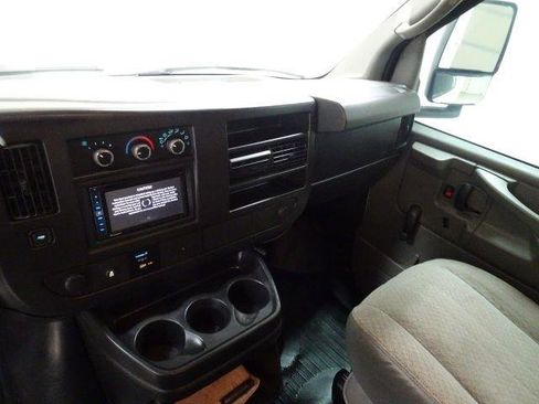 Used 2014 GMC Savana 3500 image 28
