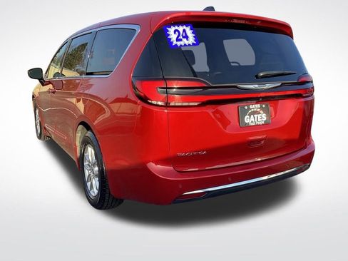 Used 2024 Chrysler Pacifica Touring-L image 9