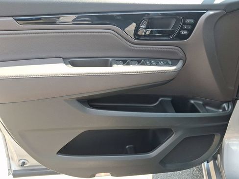 Used 2024 Honda Odyssey Touring image 12