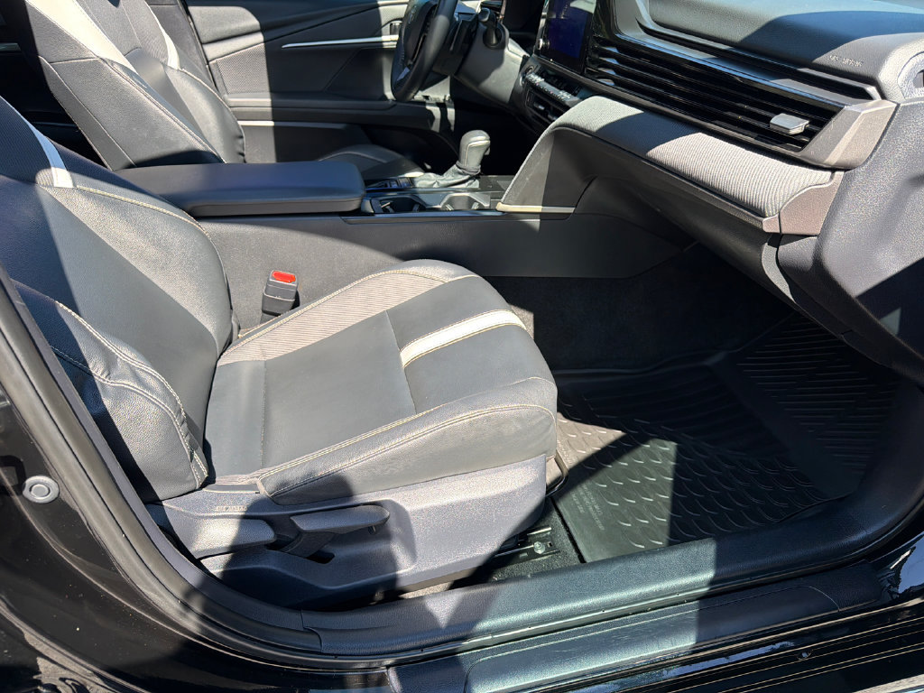 Used 2025 Toyota Camry SE w/ Convenience Package FWD image 17