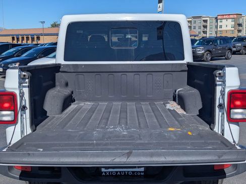 Used 2023 Jeep Gladiator Overland image 6