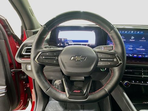 Used 2025 Chevrolet Traverse RS AWD/4WD image 11