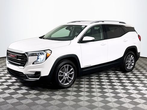 Used 2023 GMC Terrain SLT image 4
