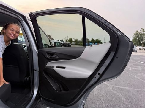 Used 2023 Chevrolet Equinox LS w/ LS Convenience Package AWD/4WD image 12