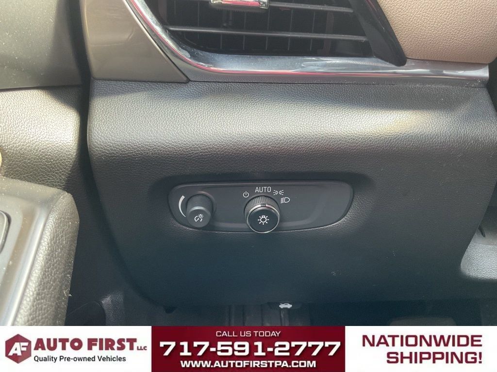 Used 2023 Chevrolet Traverse LT w/ LT Premium Package AWD/4WD image 30
