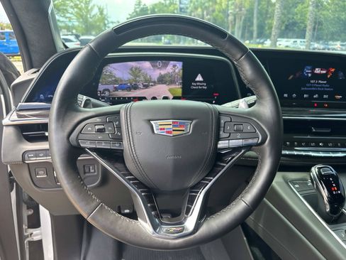 Used 2023 Cadillac Escalade ESV V AWD/4WD image 15