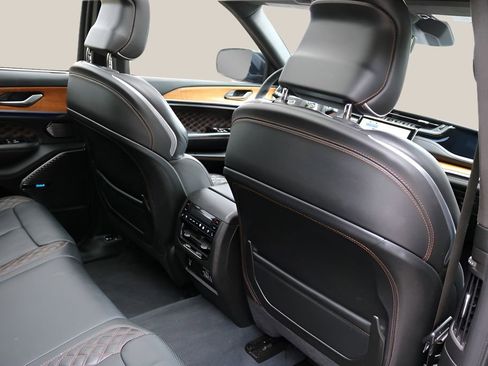 Used 2023 Jeep Grand Cherokee Summit AWD/4WD image 19