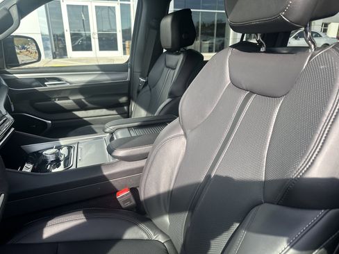 New 2026 Jeep Grand Wagoneer Limited AWD/4WD image 17