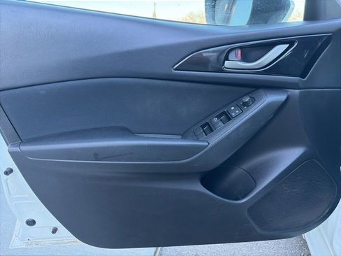Used 2015 MAZDA MAZDA3 i Touring image 18