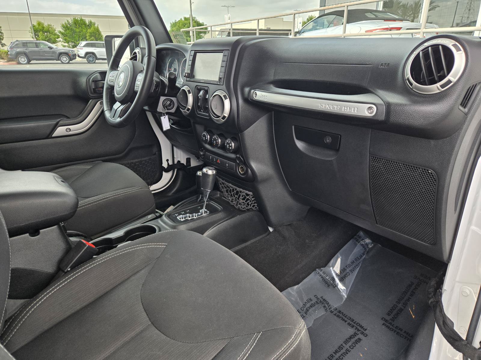 Used 2018 Jeep Wrangler Unlimited Sahara w/ Connectivity Group AWD/4WD image 25