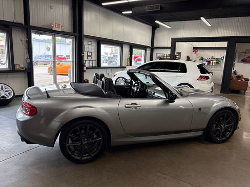 Used 2014 MAZDA MX-5 Miata Club RWD image 16