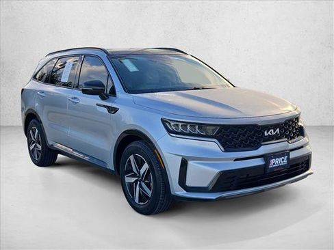 Used 2022 Kia Sorento S w/ Panoramic Sunroof Package FWD image 3