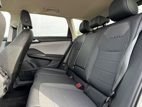 Used 2024 Volkswagen Taos SE image 18