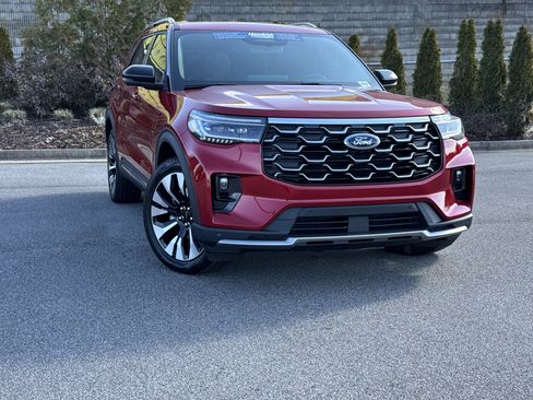 Used 2025 Ford Explorer Platinum w/ LUX Leather Package image 2