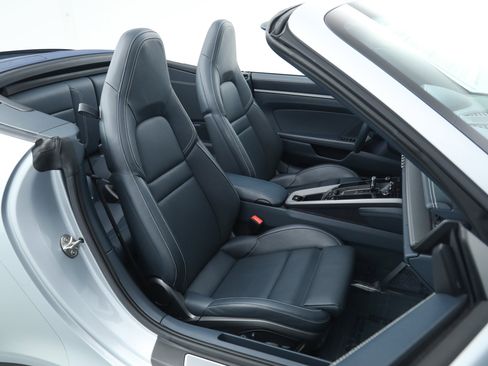 Used 2022 Porsche 911 Carrera image 18