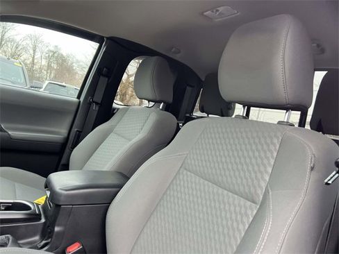 Used 2020 Toyota Tacoma SR image 12