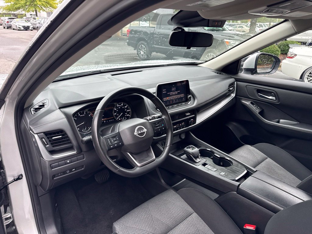 Used 2025 Nissan Rogue SV FWD image 17