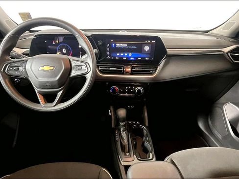 Used 2025 Chevrolet TrailBlazer LT FWD image 11
