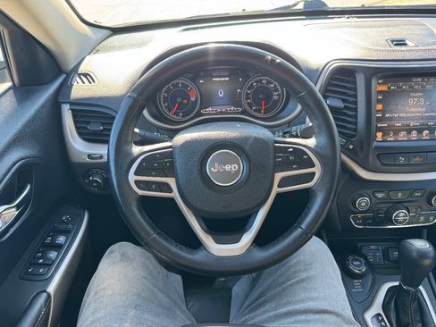 Used 2017 Jeep Cherokee Limited AWD/4WD image 18