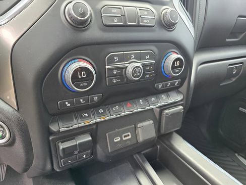 Used 2022 Chevrolet Silverado 1500 LTZ w/ LTZ Convenience Package II AWD/4WD image 17