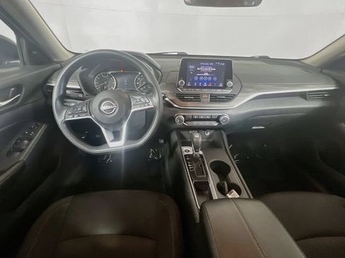 Used 2025 Nissan Altima 2.5 SV FWD image 16