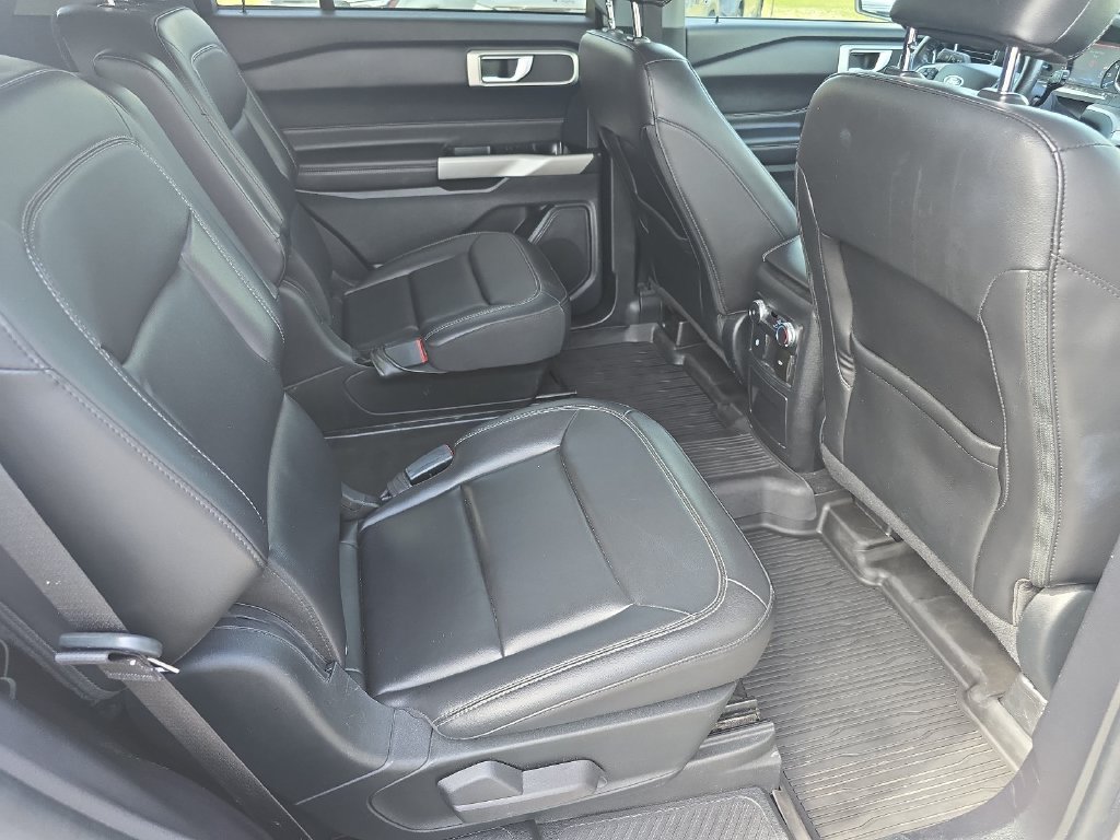 Used 2022 Ford Explorer XLT w/ Equipment Group 202A RWD image 33