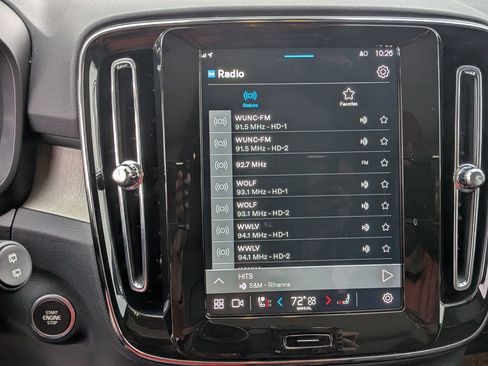 Used 2025 Volvo XC40 B5 Core image 28