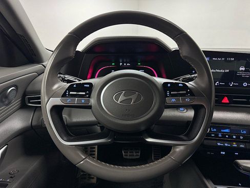 Used 2025 Hyundai Elantra Sport FWD image 17